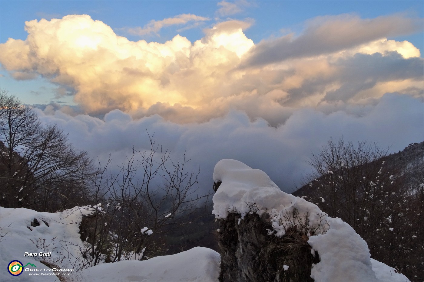 95 Dal Passo di Grialeggio in discesa alle Foppelle nella luce e nei colori del tramonto.JPG